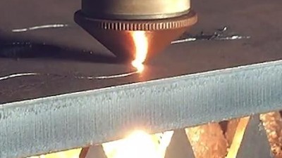 大型激光切割企業(yè)合作測試執(zhí)信環(huán)保激光切割煙霧過濾器！